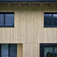 Fassade des Holzhauses